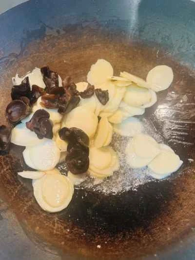 クワイとキクラゲの炒め物の作り方：3