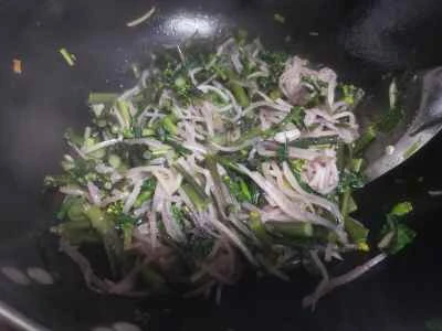 千切り大根と赤からし菜の炒め物の作り方：5