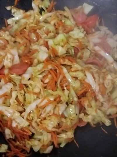 キャベツとニンジンとソーセージの炒め物の作り方：9