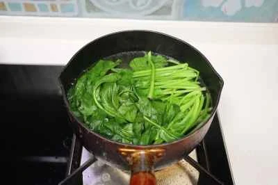 ほうれん草と豆腐のシチューの作り方：2