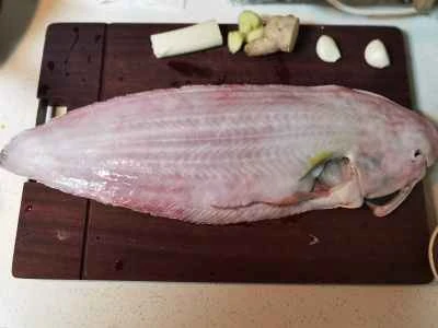 巨大マグロの煮込みの作り方：1