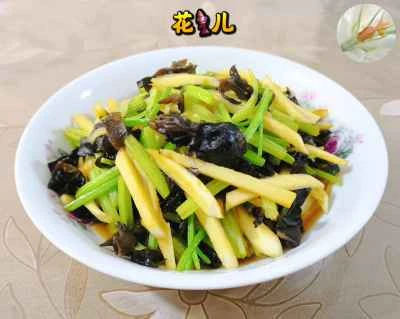 セロリと黒キクラゲ、水タケノコの炒め物のレシピ