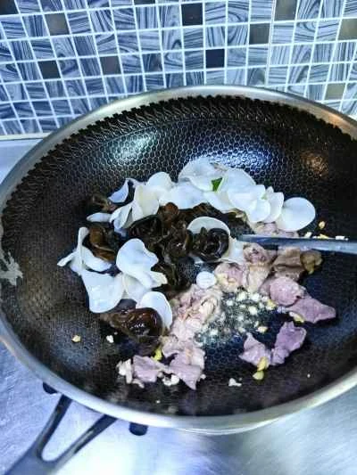 豚肉の白キクラゲ炒めの作り方：4