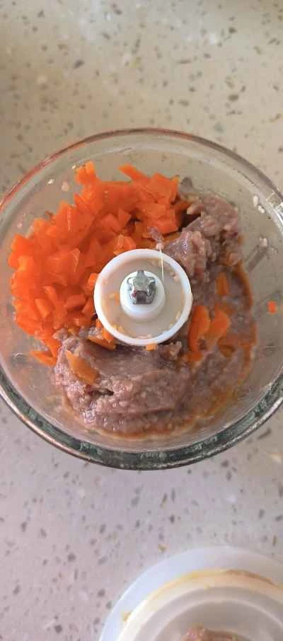 ヤムイモと牛肉の団子を作る手順：2