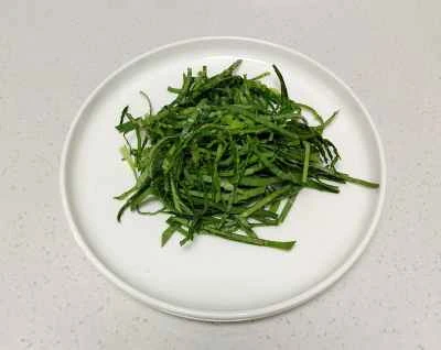 千切り白菜とオムレツの作り方：2