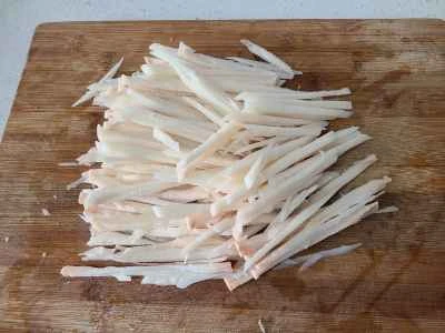 レンコンと赤唐辛子の炒め物の作り方：2