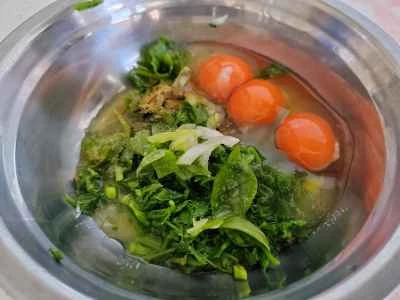 エゾウコギのオムレツの作り方：4