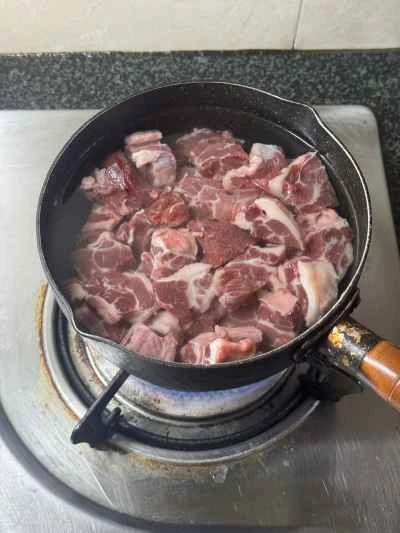 ゴーヤ入り牛バラ肉の煮込みの作り方：2
