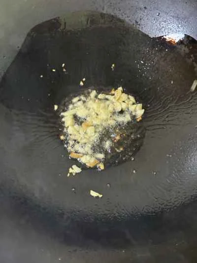 エビと牛肉の炒め物の作り方：10