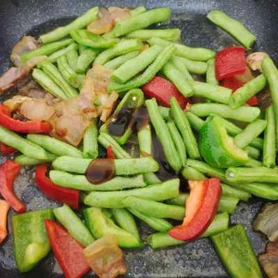 乾燥鍋でインゲンと豚肉を炒める手順：8