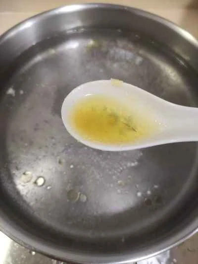 チンゲン菜と混ぜたゴマソースの作り方：2