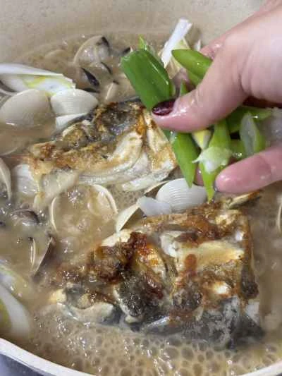 アサリ入り魚の頭煮込みの作り方：11