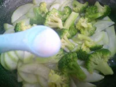 夜咲きセレウスとブロッコリーの炒め物の作り方：12