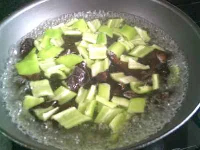 黒キクラゲとピーマンのベジタリアンチキン炒めの作り方：4