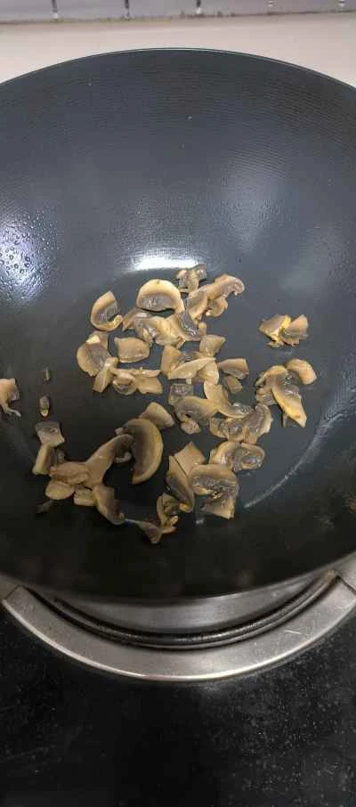 きのこ、ヘチマ、卵の炒め物の作り方：3