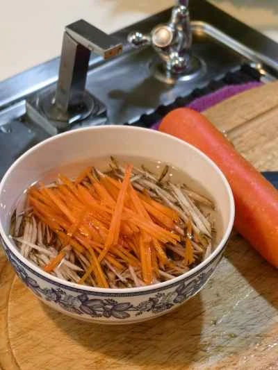 ごぼう、にんじん、豆腐のサラダの作り方：2