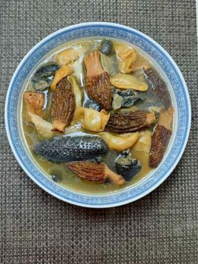 アミガサタケ、魚の浮き袋、黒鶏のスープの作り方：10