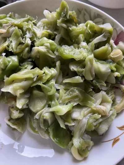 乾燥レタスと中華ソーセージの炒め物の作り方：2