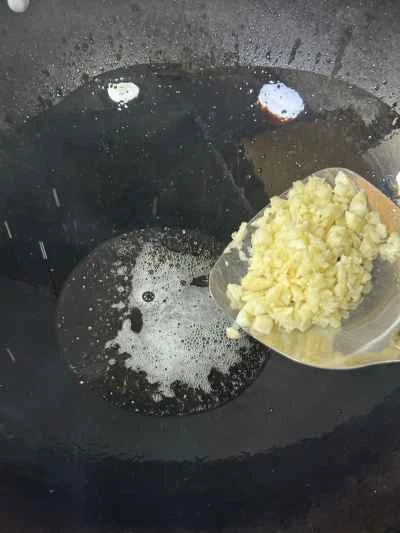 発酵黒豆とニンニクを使った蒸し鶏の足の作り方：3