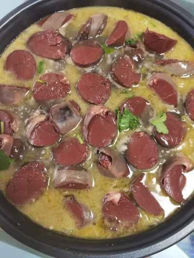 白身肉、ブラッドソーセージ、ザワークラウトの改良レシピ：10ステップ