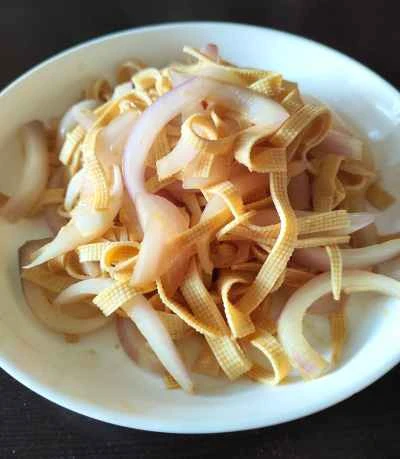 豆腐の皮と玉ねぎの細切り炒めのレシピ