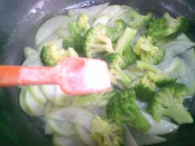 夜咲きセレウスとブロッコリーの炒め物の作り方：13