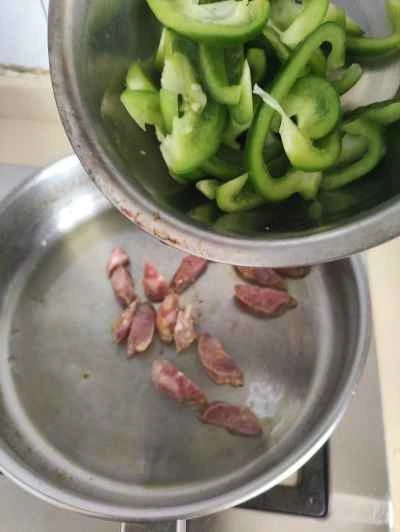 ピーマン、玉ねぎ、ソーセージ炒めの作り方：5