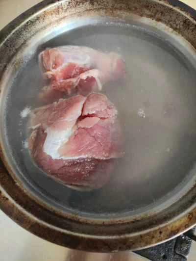 グリーンオリーブ入り豚すね肉の煮込みの作り方：3