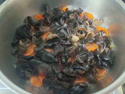 キクラゲとヤムイモの炒め物の作り方：5