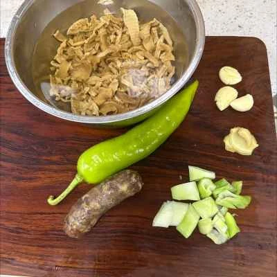 中華ソーセージと干しタケノコの作り方：1