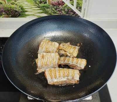 フライパンで焼いたリボンフィッシュのレシピ手順:4