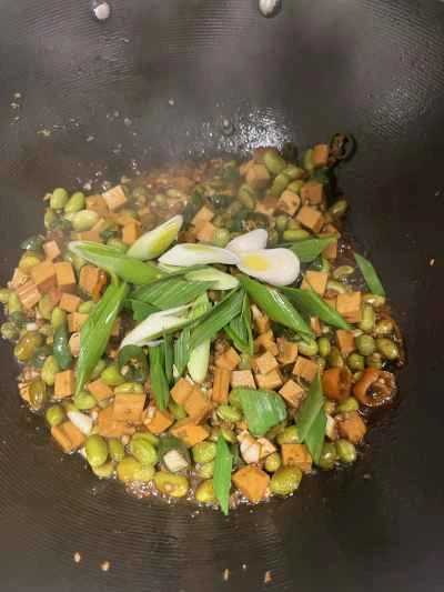 枝豆と干し豆腐の炒め物の作り方：12