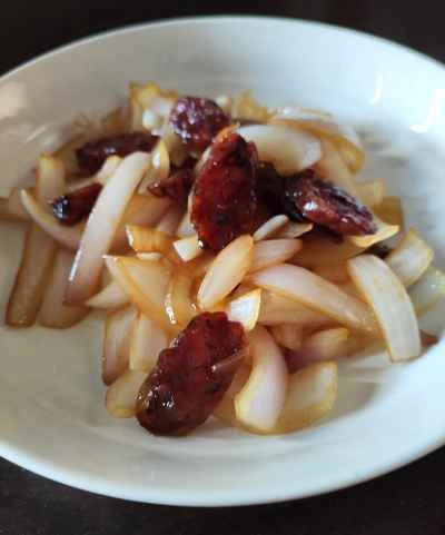 玉ねぎとソーセージの炒め物のレシピ