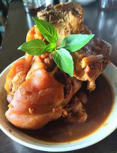 氷砂糖で煮込んだ豚足のレシピ