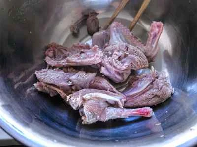 栄養たっぷりの鳩のスープを作る手順：4