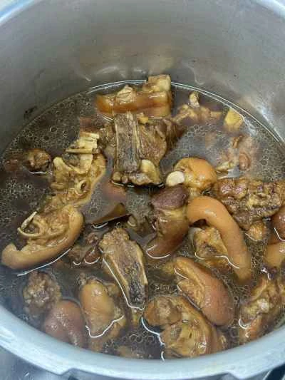 豚足と鶏足の煮込み（大きな手で小さな手を握る）レシピステップ：12