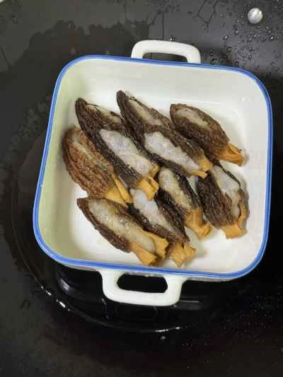 アミガサタケを詰めたエビペーストの作り方：5