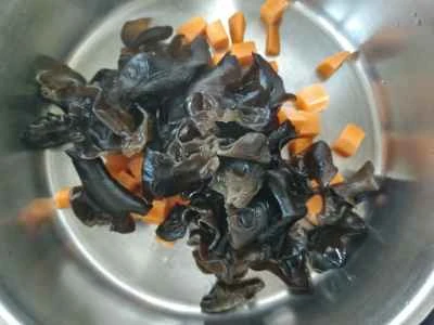 ココナッツキヌア、栗、ゴルゴンフルーツのミックス野菜スープの作り方：2