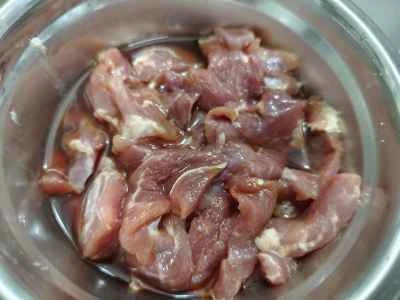 豚肉と乾燥豆腐の炒め物を作る手順：3