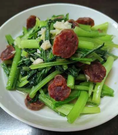 春野菜の芽キャベツと中華ソーセージの炒め物のレシピ