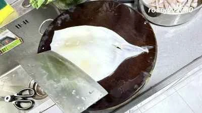 イカとスナップエンドウの炒め物の作り方：1