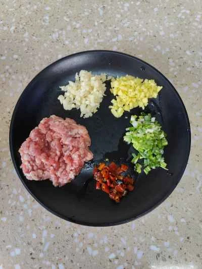 ひき肉とインゲンの漬物を作る手順：2