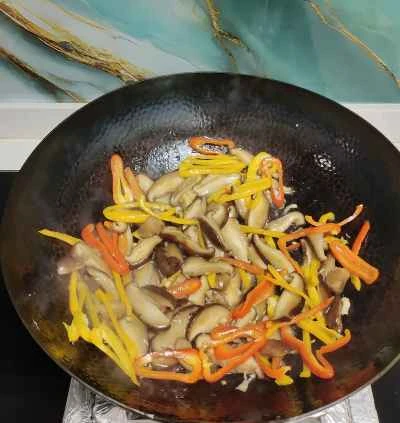 椎茸とピーマンの炒め物の作り方：3