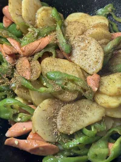 ピーマン、ジャガイモ、ハムの炒め物の作り方：10