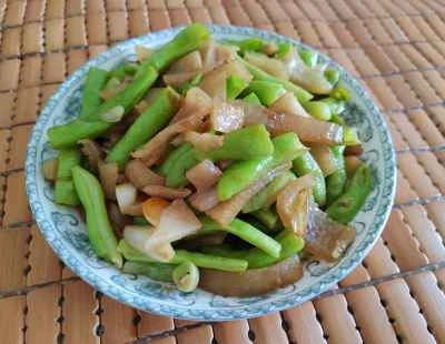 豚皮とインゲンの炒め物のレシピ