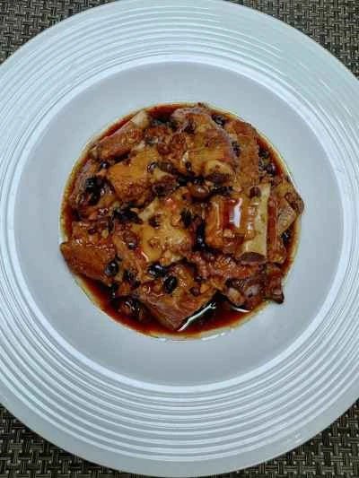 発酵黒豆とニンニクのみじん切りを使った蒸し豚スペアリブの作り方：11