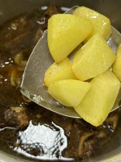 ジャガイモ入り牛スペアリブの煮込みの作り方：13