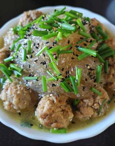 ミートボール入りタロイモと春雨のスープの作り方：8