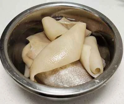 赤褐色の豚皮煮込みの作り方：1