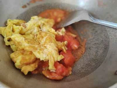 トマト入りスクランブルエッグの作り方：8